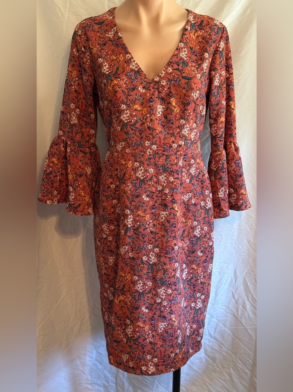Gilli Rust Floral V-Neck Midi Dress with Bell Sleeves
